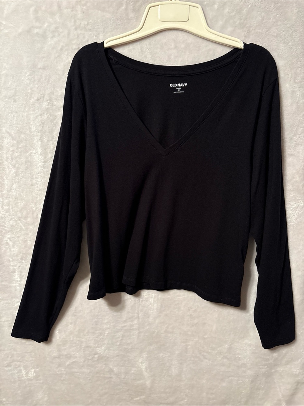 Old Navy Black V-Neck Long Sleeve Tee - Lightweight Basic